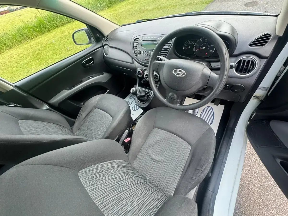 Used Hyundai i10 Classic 2011 White Hatchback