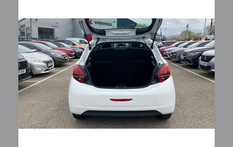 Used Peugeot 208 Access 68 HP (50 kW) 2016 White Hatchback
