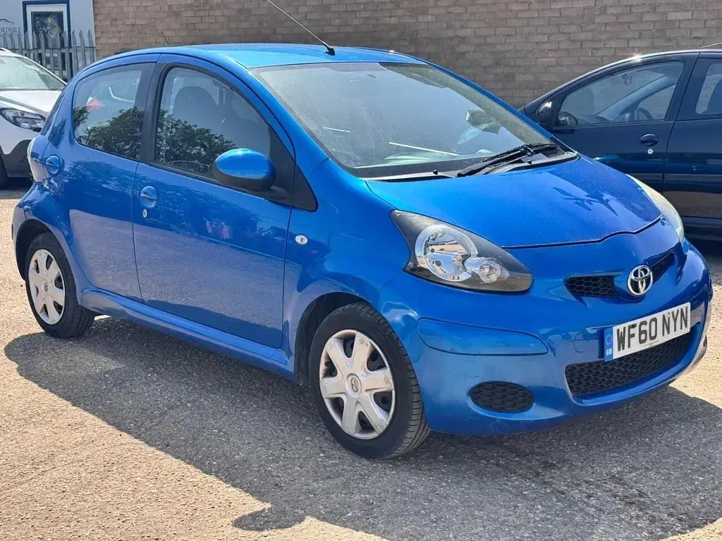 Used Toyota Aygo 67 HP (49 kW) 2010 Blue Hatchback
