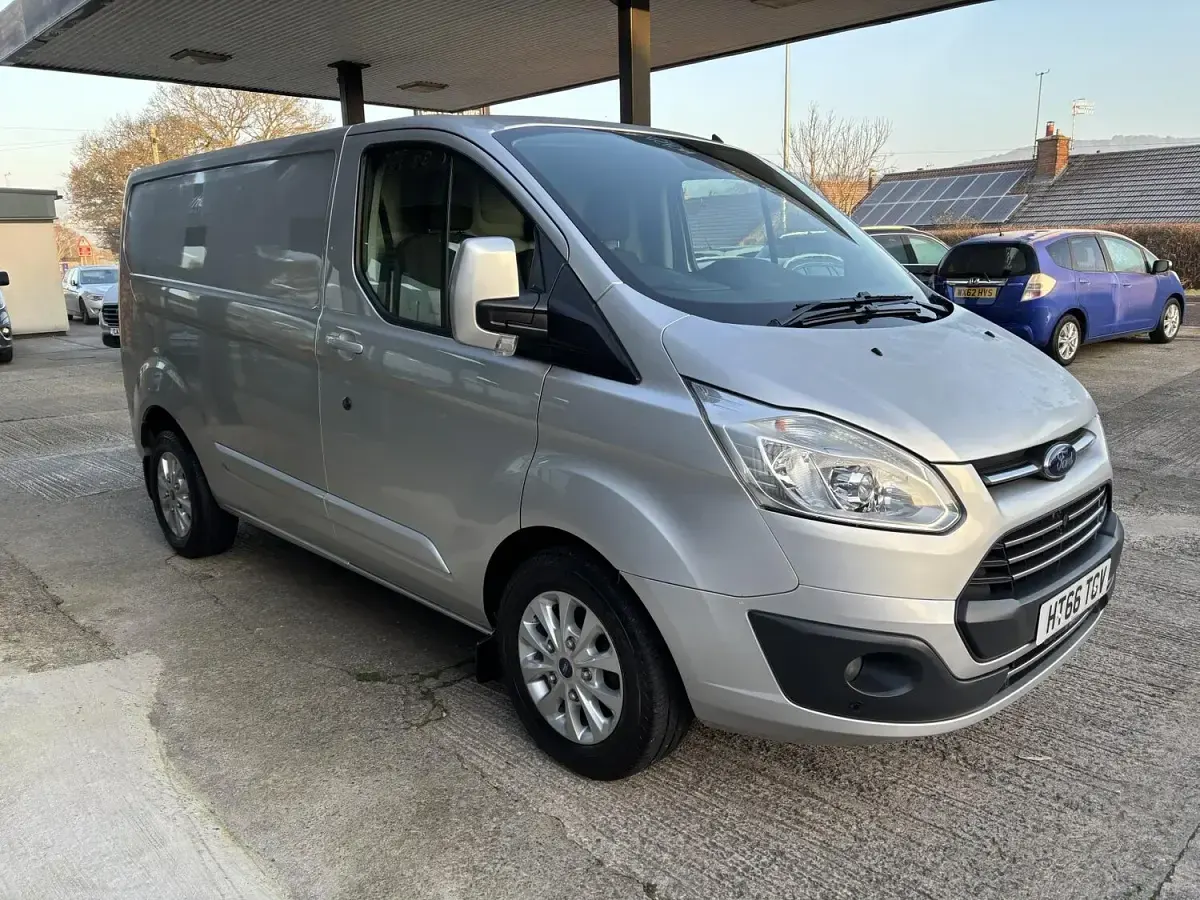 Used Ford Transit Custom Limited 130 HP (95 kW) 2017 Silver Van