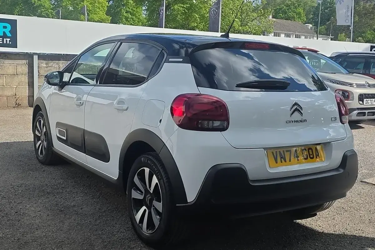 Begagnad Citroën C3 PureTech 108 HK (79 kW) 2024 Vit Halvkombi