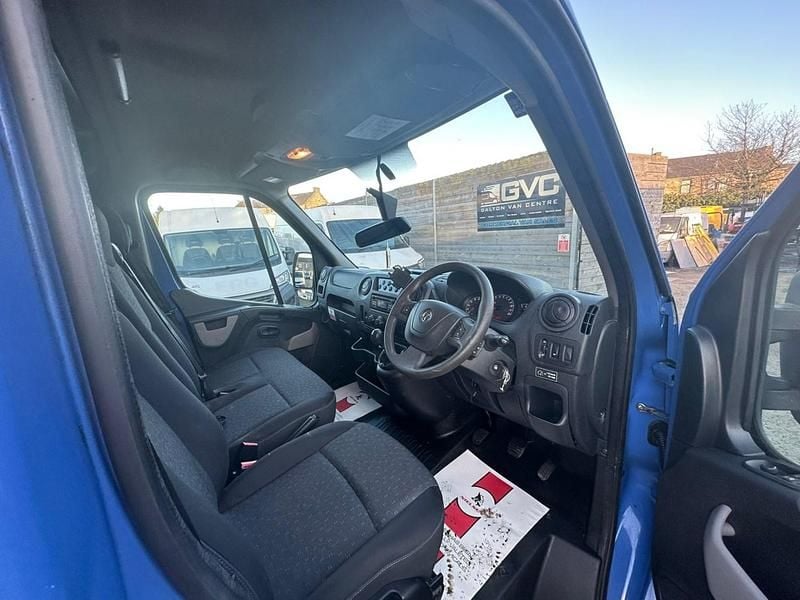 Used Vauxhall Movano 145 HP (106 kW) 2019 Blue MPV