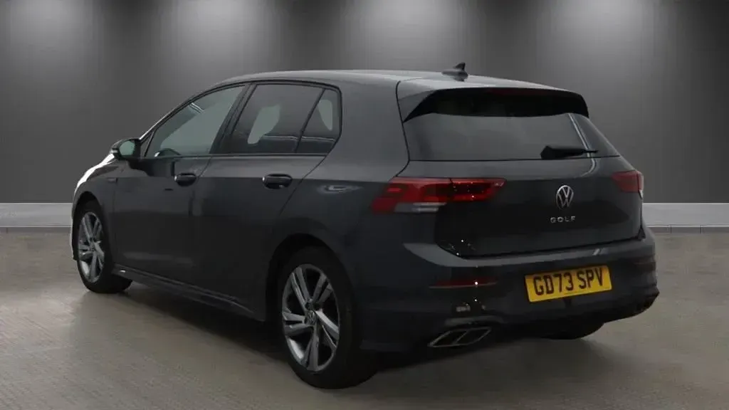 Begagnad VW Golf VIII R-line 130 HK (95 kW) 2024 Grå Halvkombi