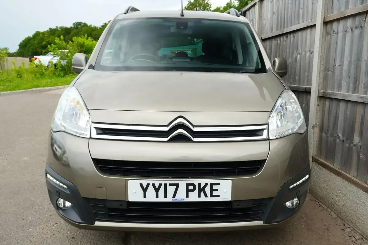 Used Citroën Berlingo Flair 99 HP (72 kW) 2017 Brown MPV