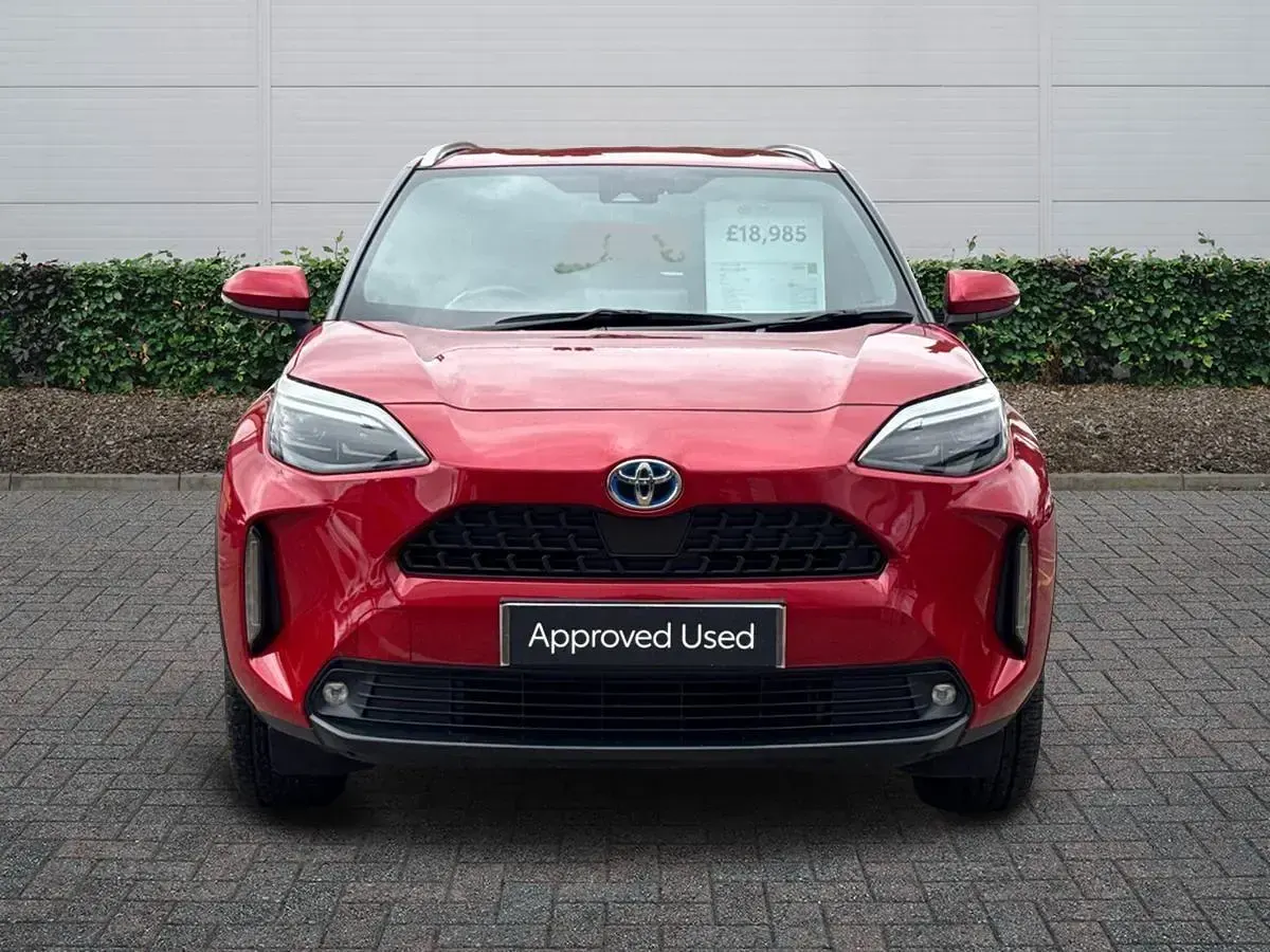 Used Toyota Yaris Hybrid Design 2022 Red Estate