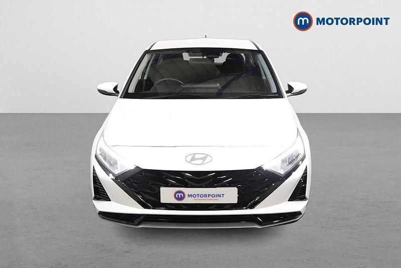 Used Hyundai i20 Advanced 101 HP (74 kW) 2024 White Hatchback