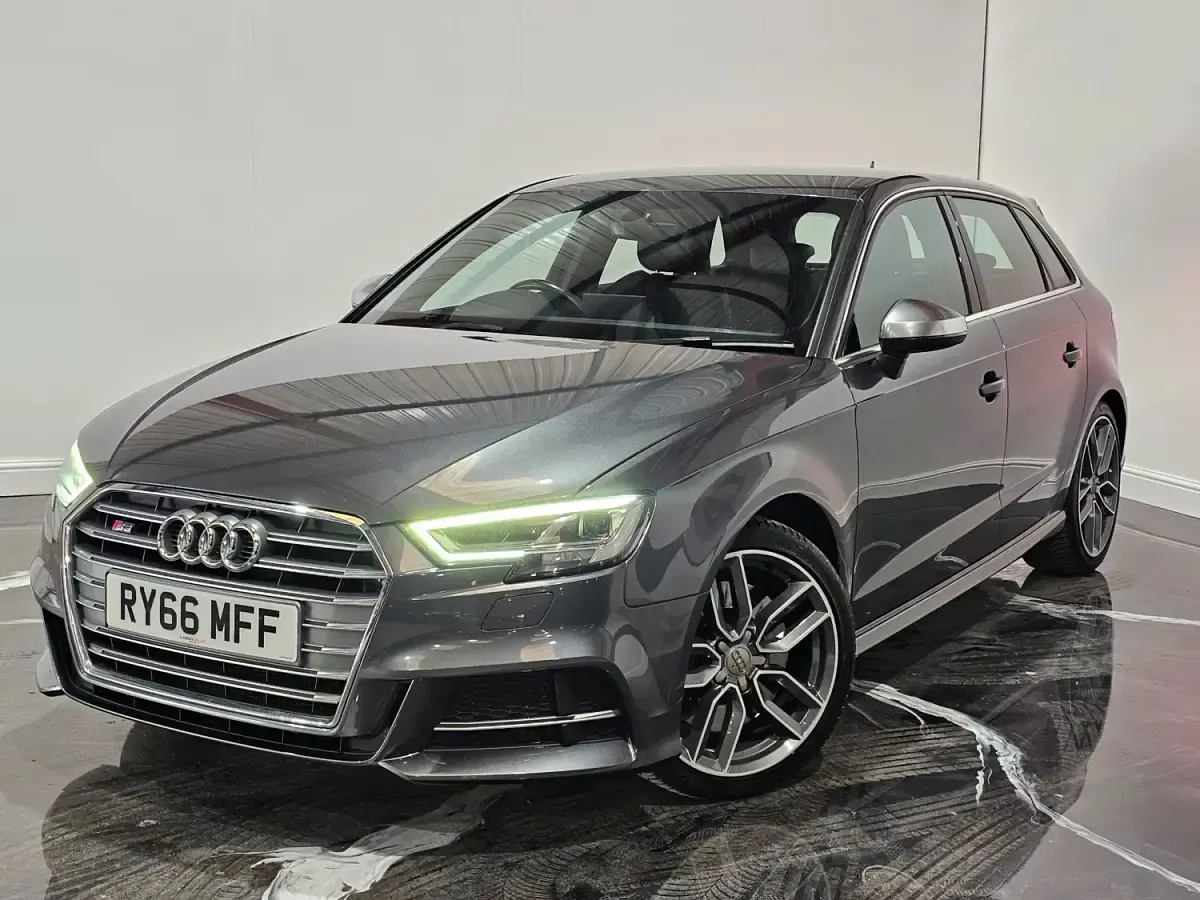 Begagnad Audi S3 Sportback Design 310 HK (228 kW) 2016 Grå Halvkombi