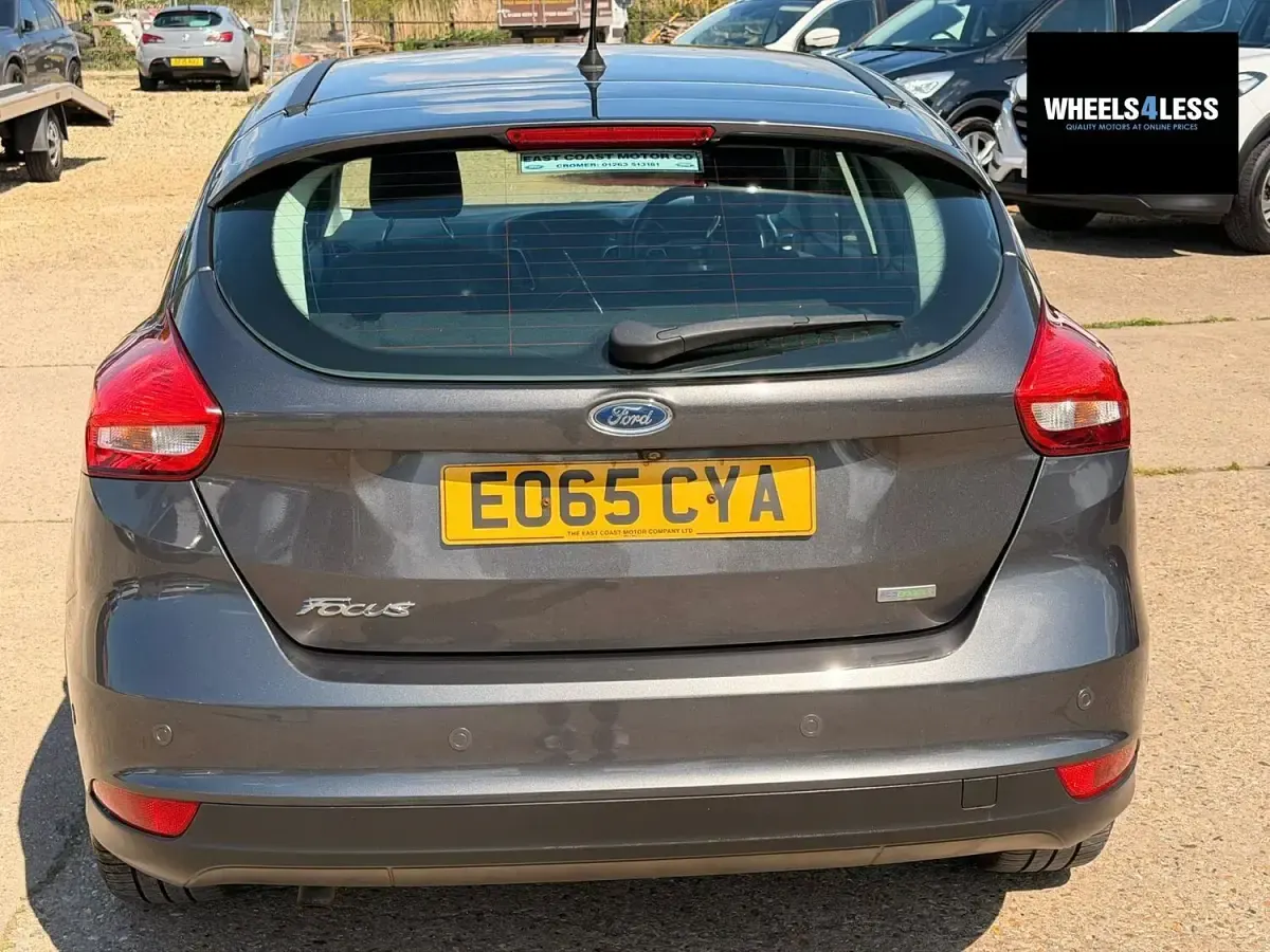 Used Ford Focus Titanium 125 HP (91 kW) 2015 Grey Hatchback