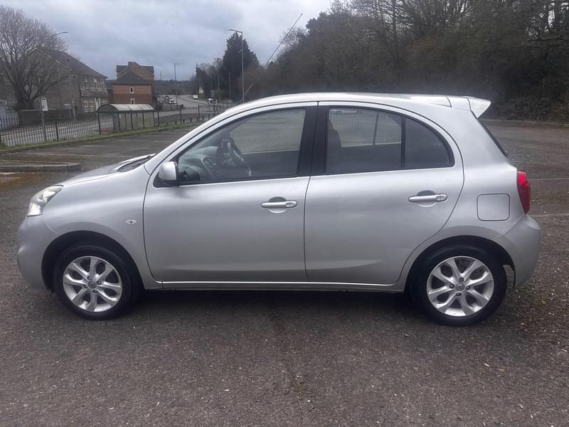 Begagnad Nissan Micra Acenta 2017 Silver Halvkombi