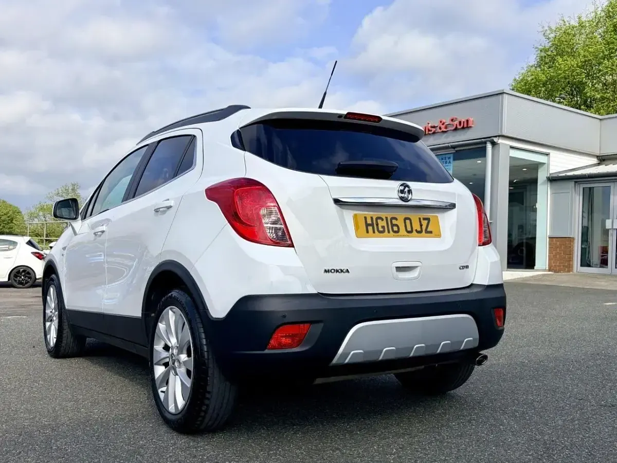Used Vauxhall Mokka 134 HP (98 kW) 2016 White SUV
