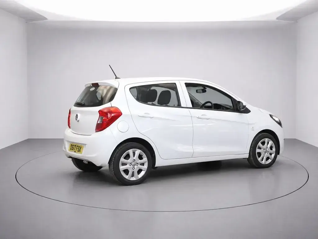 Used Vauxhall Viva 75 HP (55 kW) 2017 White Hatchback