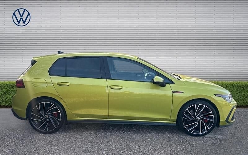 Second-hand VW Golf VIII GTI 245 CP (180 kW) 2024 Galben Hatchback