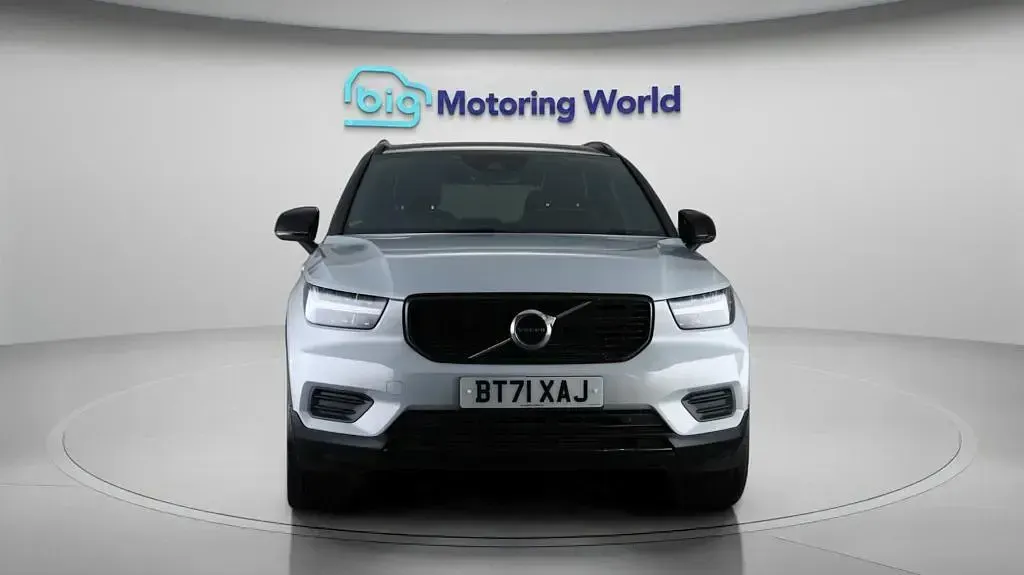 Used Volvo XC40 R-Design 258 HP (189 kW) 2022 Silver SUV