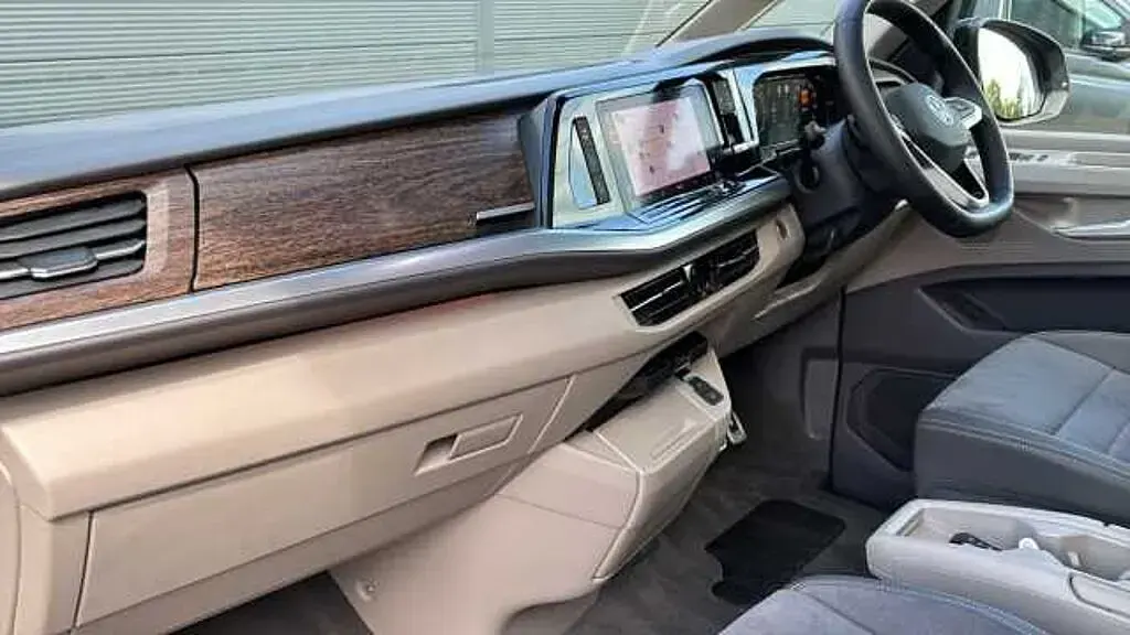 Begagnad VW Multivan Style 150 HK (110 kW) 2025 Grå Minibuss