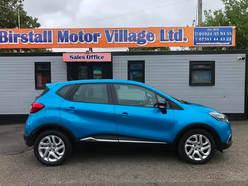 Used Renault Captur Dynamique 90 HP (66 kW) 2015 Blue SUV
