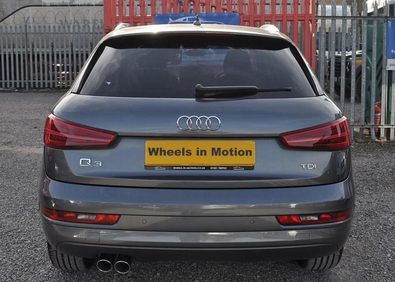 Begagnad Audi Q3 Design 150 HK (110 kW) 2015 Grå SUV