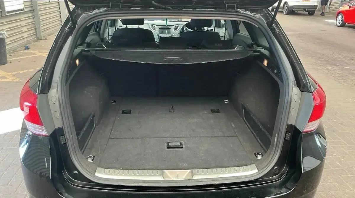 Used Hyundai i40 Style 115 HP (84 kW) 2014 Black Estate