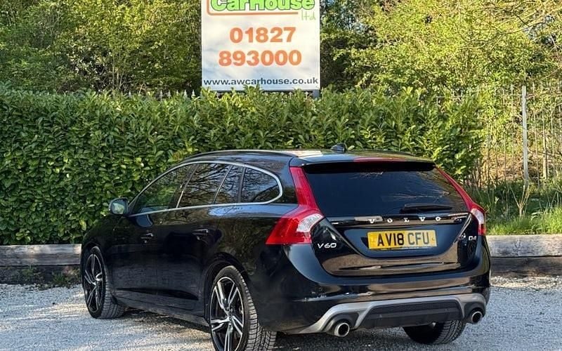 Usado Volvo V60 R-Design 190 HP (139 kW) 2017 Preto Carrinha
