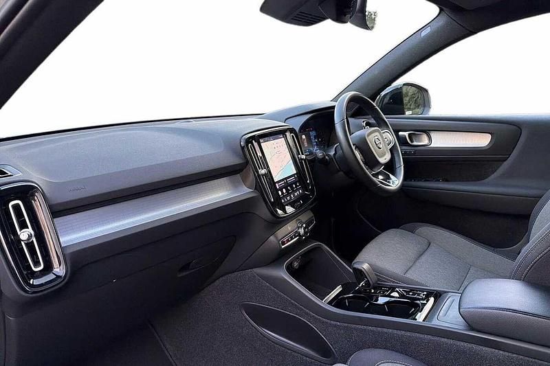 Used Volvo XC40 Plus 163 HP (119 kW) 2023 Crystal white SUV