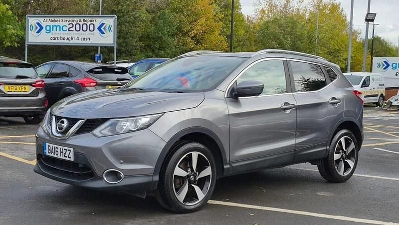 Grey Used 2016 Nissan Qashqai N-Connecta SUV | £8,395 (Good price) - Image 1/3
