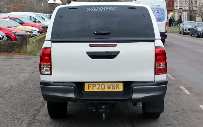 Used Toyota HiLux Active 150 HP (110 kW) 2020 White Pickup
