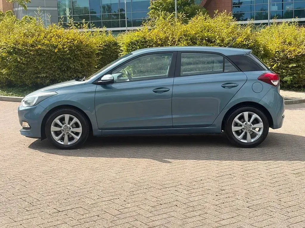 Used Hyundai i20 SE 100 HP (73 kW) 2015 Blue Hatchback