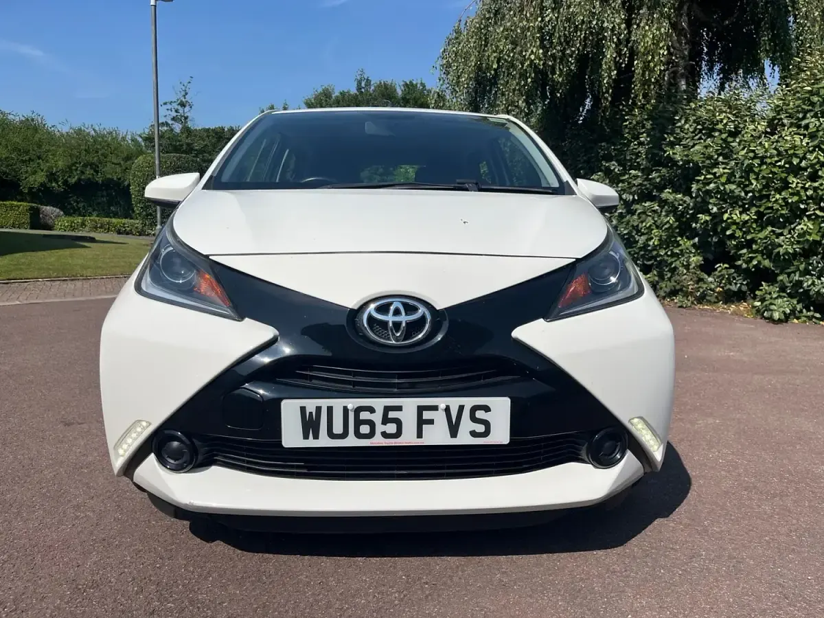 Used Toyota Aygo X-play 69 HP (50 kW) 2015 White Hatchback