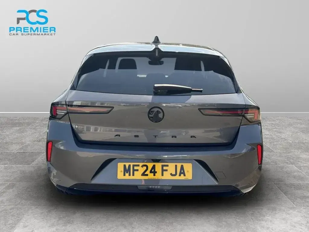 Used Vauxhall Astra 128 HP (94 kW) 2024 Vulcan grey (metallic paint) Hatchback