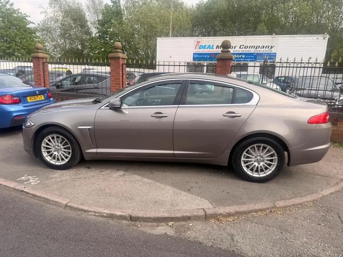 Gebraucht Jaguar XF Business Edition 163 PS (119 kW) 2012 Grau Limousine