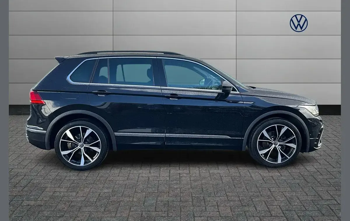 Used VW Tiguan R-line 150 HP (110 kW) 2023 Black SUV