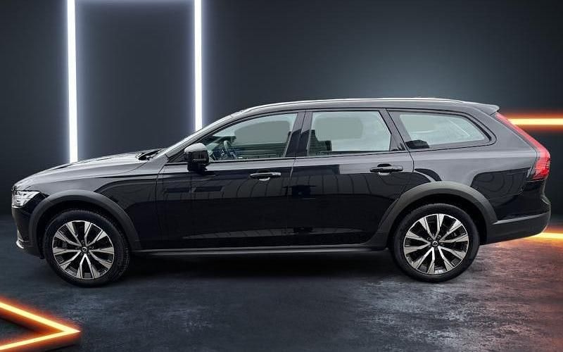 Used Volvo V90 CC 250 HP (183 kW) 2021 Black Estate