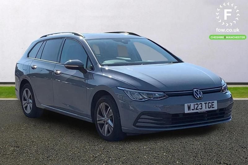 Second-hand VW Golf VIII Active 110 CP (80 kW) 2023 Gri Break