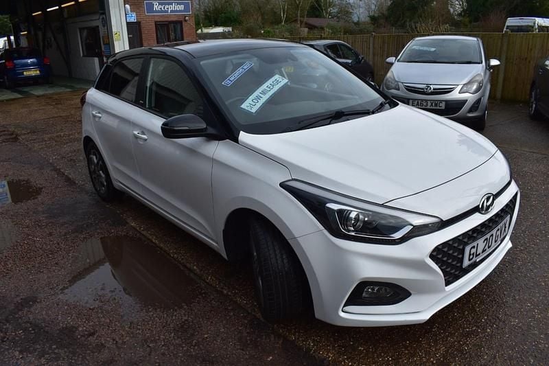 Used Hyundai i20 84 HP (61 kW) 2020 White Hatchback