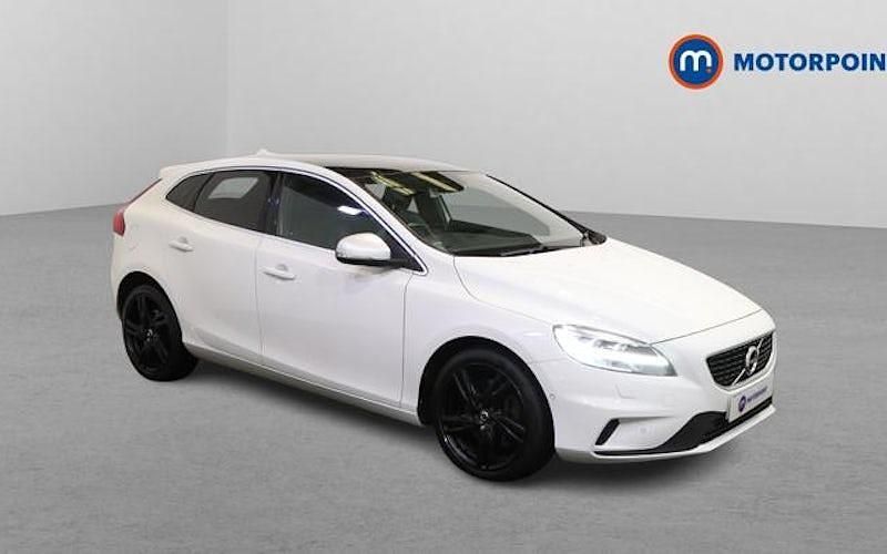 Used Volvo V40 R-Design Pro 150 HP (110 kW) 2018 White Hatchback
