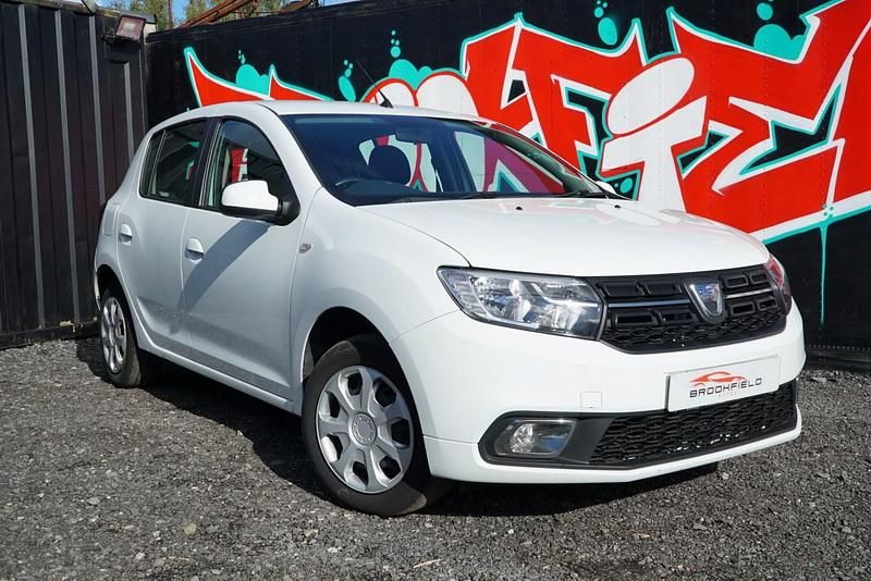 White Used 2018 Dacia Sandero Lauréate Hatchback | £4,595 (Good price) - Image 1/4