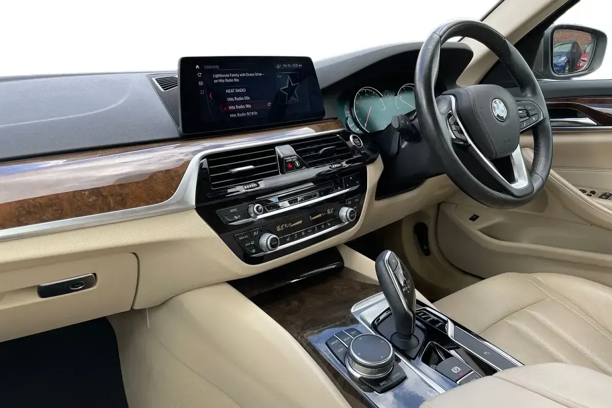 Used BMW 520 Advantage 187 HP (137 kW) 2017 Bronze Sedan