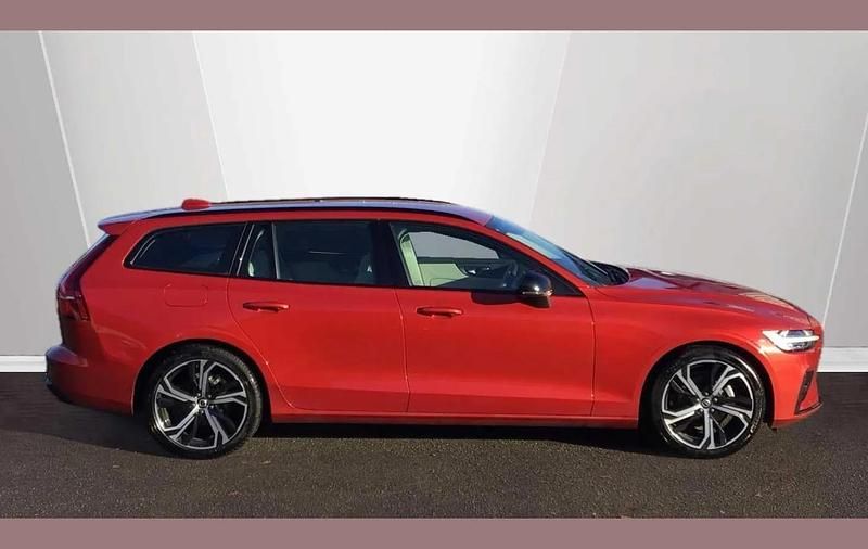 Used Volvo V60 Plus 194 HP (142 kW) 2025 Red Estate