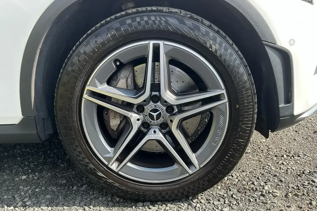 Used Mercedes GLC220 AMG line 194 HP (142 kW) 2019 White SUV