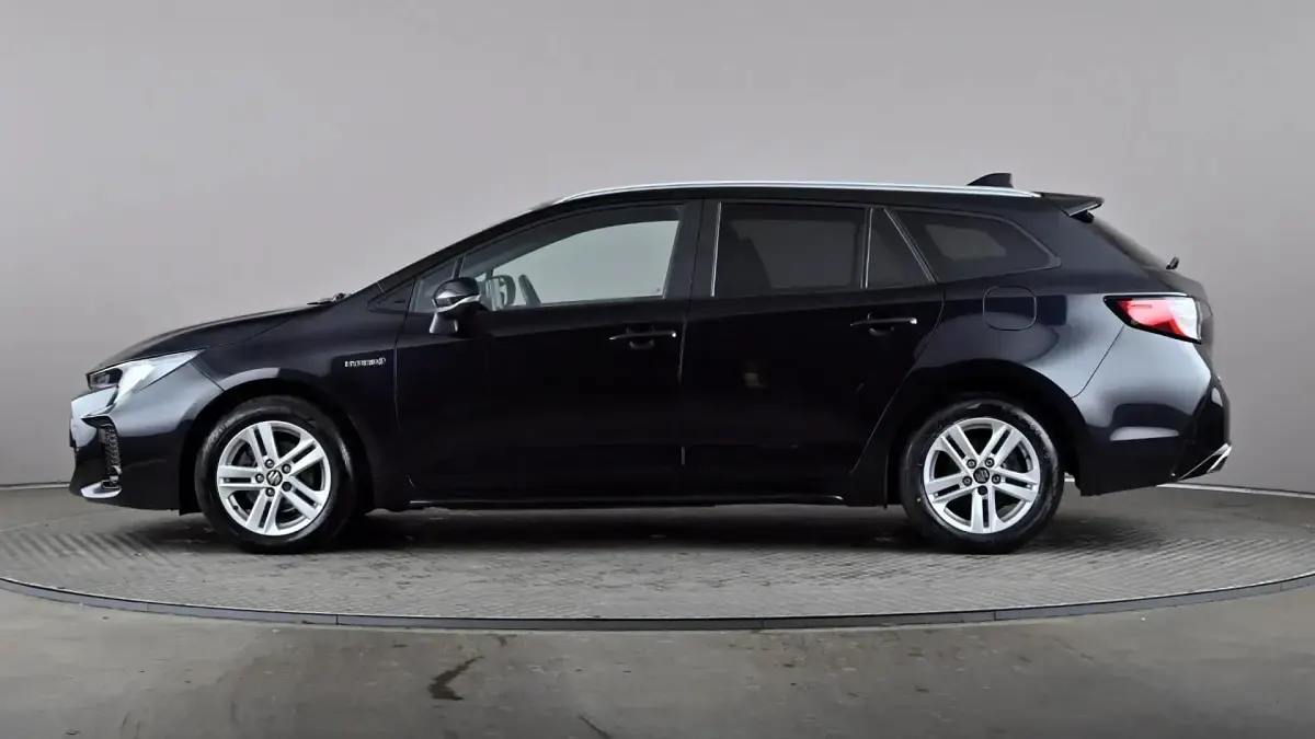 Używany Suzuki Swace 140 KM (102 kW) 2023 Czarny Kombi
