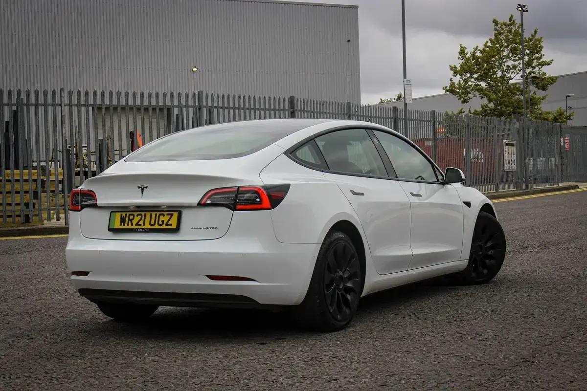 Used Tesla Model 3 366 kW (498 HP) 2021 White Sedan