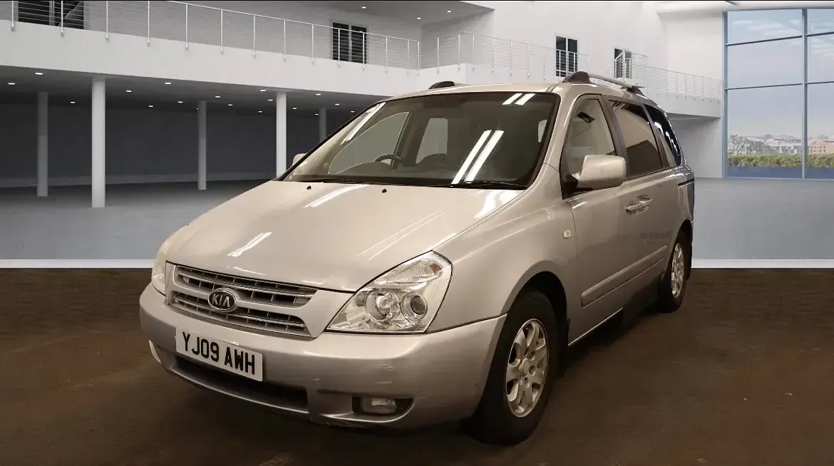 Used Kia Sedona 2009 Silver MPV