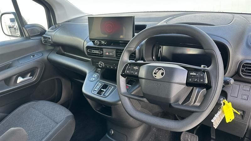 Used Vauxhall Combo Design Edition 100 kW (136 HP) 2025 Grey MPV