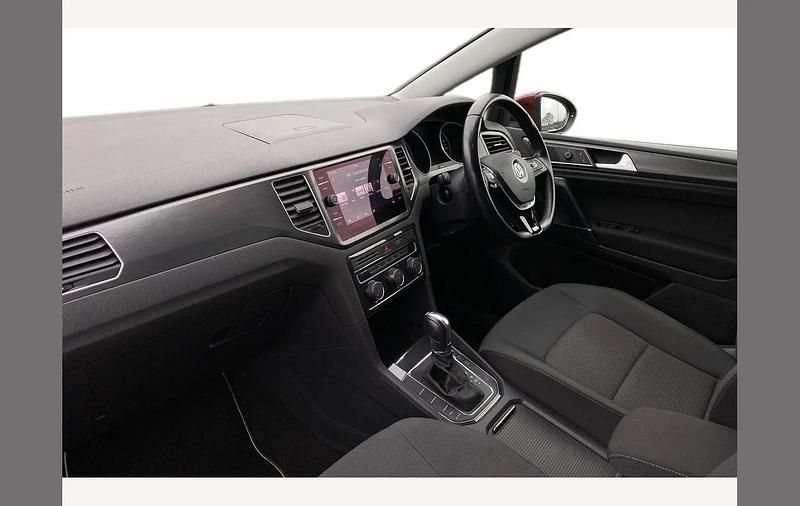 Used VW Golf Sportsvan Match 115 HP (84 kW) 2019 Red MPV