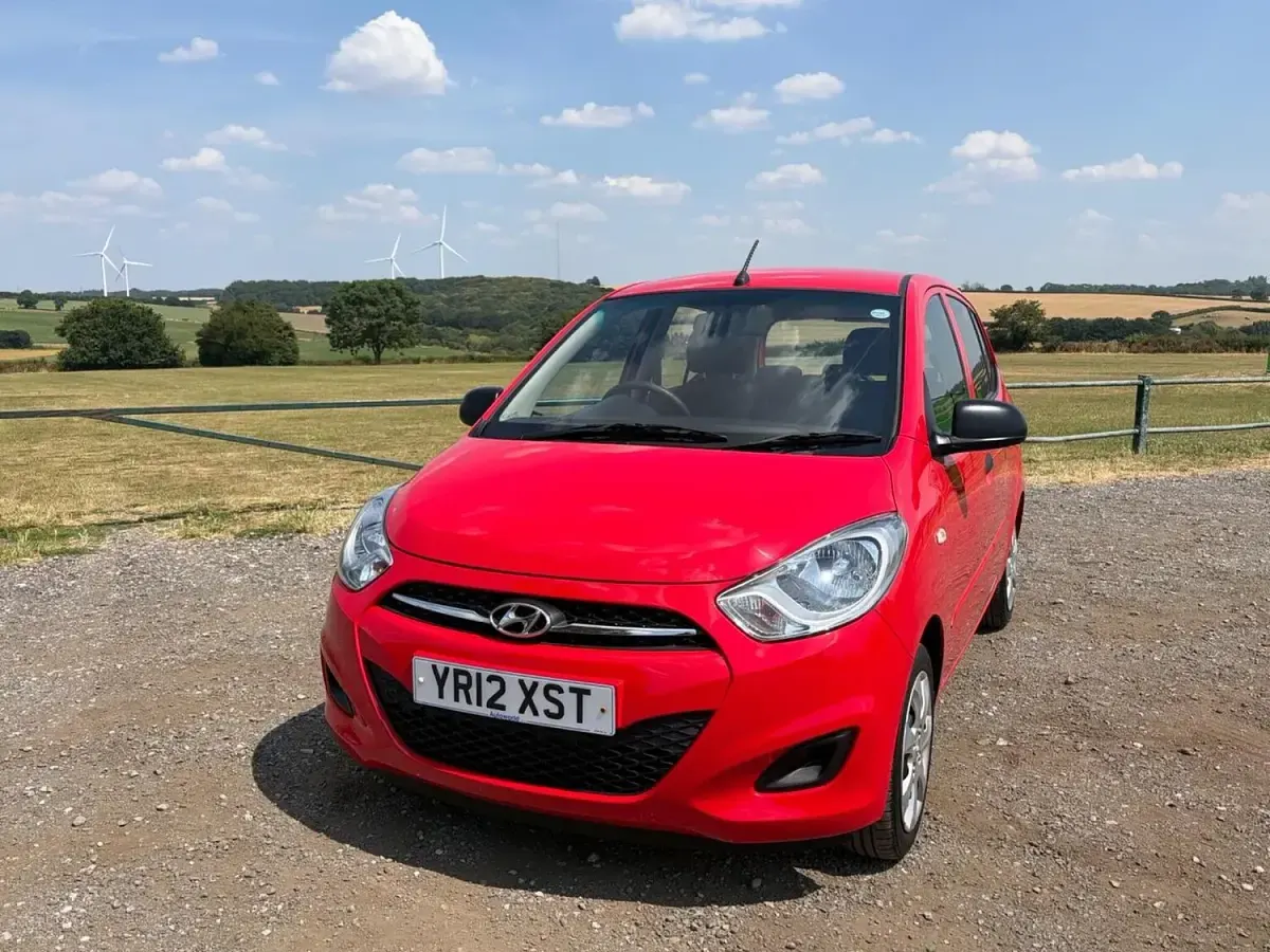 Used Hyundai i10 Classic 86 HP (63 kW) 2012 Red Hatchback