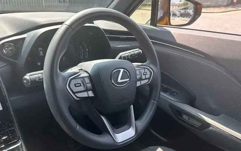 Used Lexus LBX 136 HP (100 kW) 2024 Yellow SUV