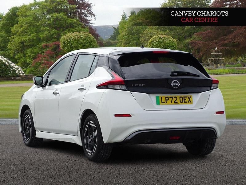 Begagnad Nissan Leaf Acenta 110 kW (150 HK) 2022 Vit Halvkombi