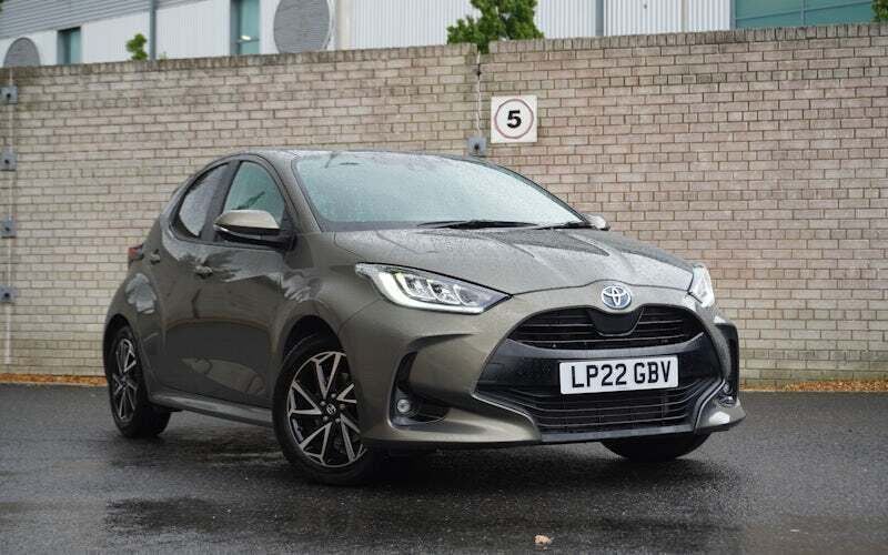 Used 2025 Toyota Yaris Hybrid Design Hatchback | £16,290 (Super price) - Image 1/4