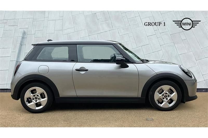 Used Mini Cooper Classic 156 HP (114 kW) 2024 Melting silver iii Hatchback