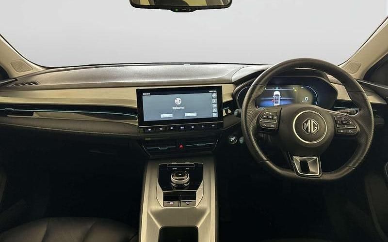 Used MG MG5 EV Trophy 114 kW (156 HP) 2022 White Estate