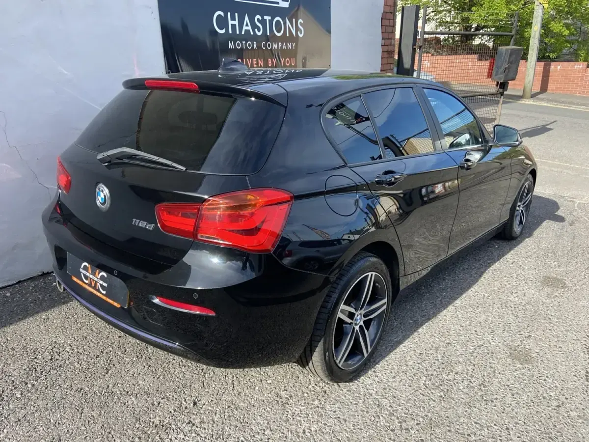Używany BMW 118 Sport Line 2017 Czarny Hatchback